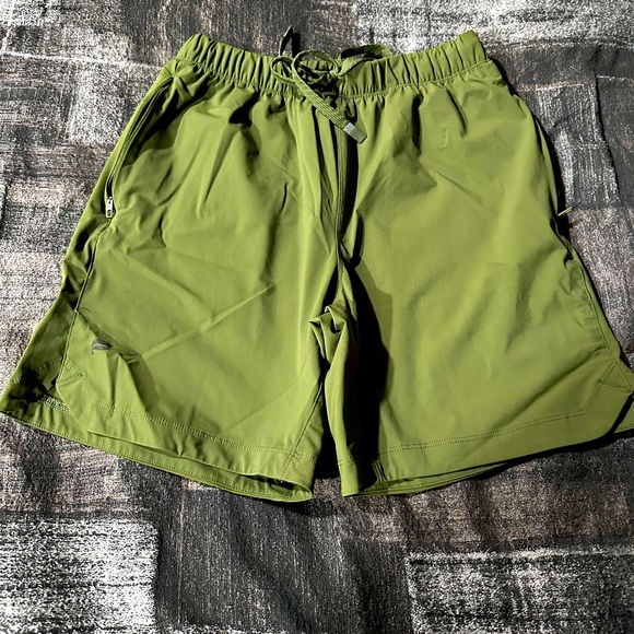 Fabletics The One Short - Picture 1 of 2